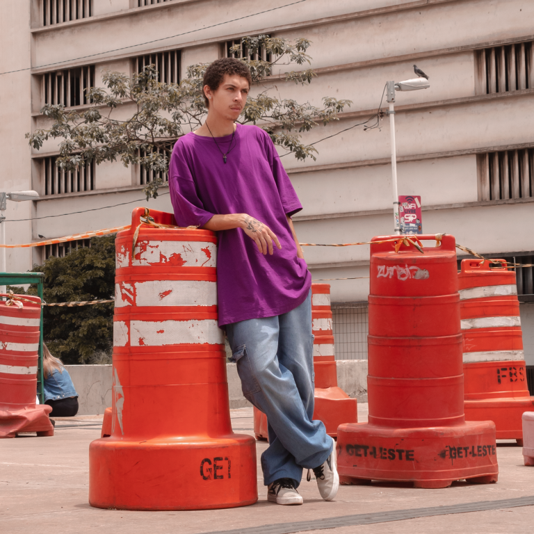 Pe&ccedil;as oversized: como usar sem errar e criar looks equilibrados